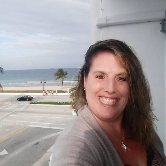 Meet your Posher, Amber - Picture 1 of 1